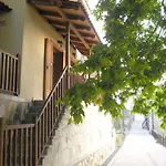 Sotiros Studios-3 公寓 *